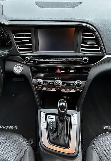 mersedes s klass: Hyundai Elantra sedan – qara rəng, zərif və dinamik dizayn. Texniki — 4