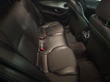 e 200: Mercedes-Benz E 200: 2 l | 2018 il Sedan — 10