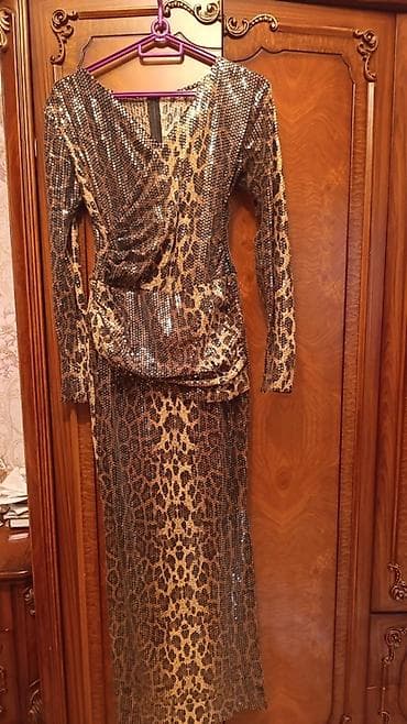Leopard naxışlı, parıltılı uzun ziyafət donu - Stil: Bədənə oturan