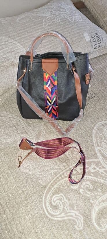 qadin ucun pul qablari: Qadın əl çantası - Rəng: qara gövdə, qəhvəyi dəri detallar - — 3