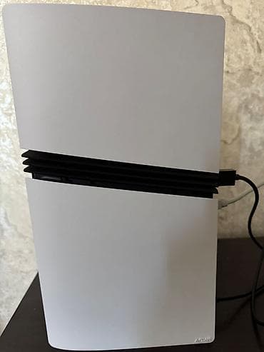 pişikli oyunlar: Ideal veziyyetde az islenmis Playstation 5 Pro(2TB) satilir.Ustunde 2 — 2
