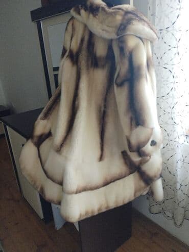 шуба из овчины азербайджанская: Zərif dizaynlı xəz manto - Rəng: krem üzərində tünd qəhvəyi naxışlı — 1