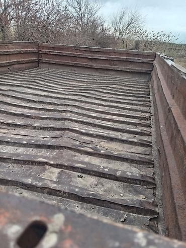 Kənd təsərrüfatı üçün ikioxlu traktor qoşqusu - Korpus: bərkidilmiş