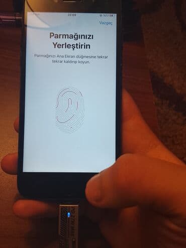 samsung galaxy a4: IPhone 7, 32 GB, Qara, Barmaq izi — 7