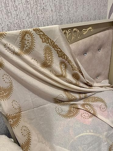 Kalağayı – ipək şal - Material: nazik, zərif ipək parça - Rəng: açıq
