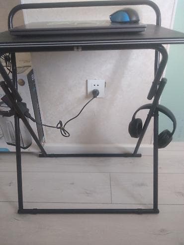 uz qas stolu: Kompüter masası, İşlənmiş, Qatlanan, MDF, Kvadrat masa — 2