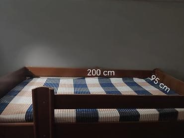 İki mərtəbəli taxta çarpayı Endirim var Matras ile bir yerde -