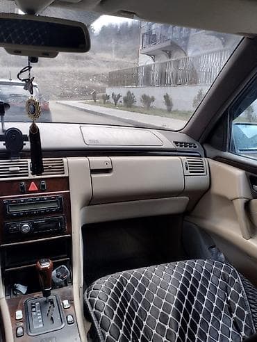 мерседес 190е: Mercedes-Benz E-Class (W210) sedan - Kuzov: qara rəng, 4 qapı, arxa — 3