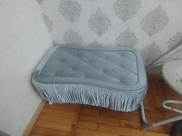 pufikler: Mavi rəngli, şık dizayna sahib oturacaq/skamya. Üst hissə yumşaq parça — 1