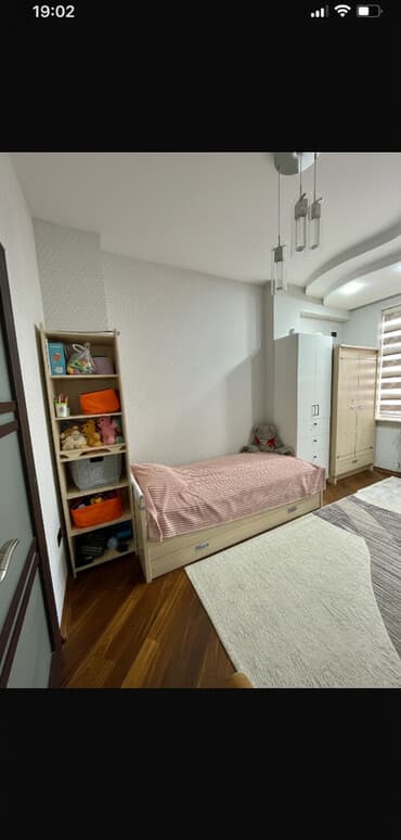 yataq otagı: Yataq dəsti,ağ dolab dəstə daxil deyil. çarpayı,kitab şkafı və böyük — 1