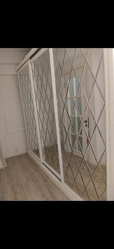 madeyra mebel dolablar: 3 qapılı, Güzgülü, Ağ, Kupe, Düz dolab — 1