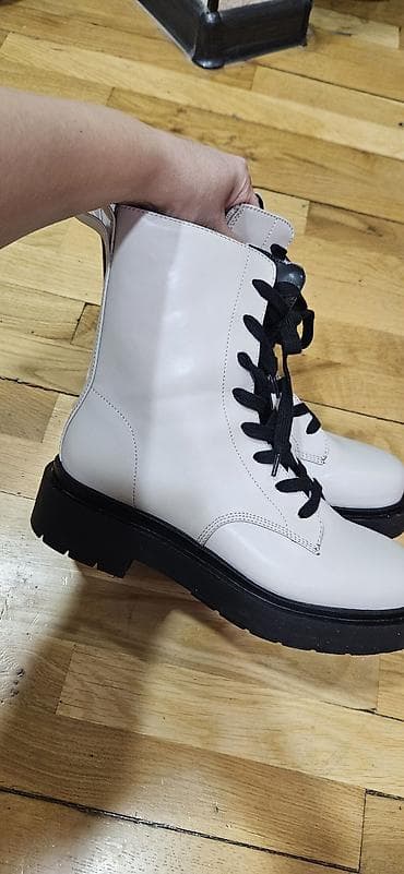 əsgər cəkməsi: H&M-den alinib. 2-3 defe geyinilib. Qadın hərbi‑stil dabboz — 2