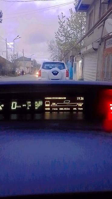 masin satsi: Toyota Prius: 1.8 l | 2011 il Hetçbek — 3