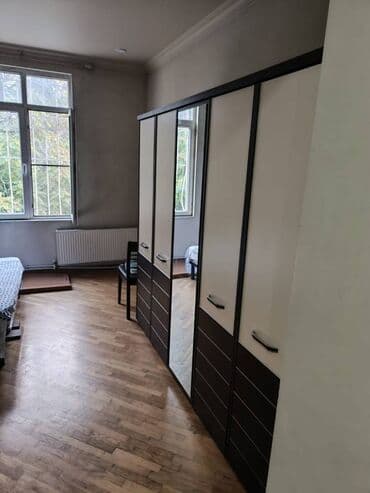 elmler akademiyasi kiraye evler: Nəsimi rayonu,28 MAY metrosu,Milli bankin yaninda,3 otaqlı,orta — 4