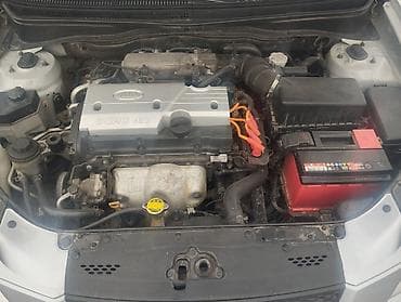 w204 salon: Kia Rio hatchback - Kuzov: 5 qapılı hatchback, gümüşü rəng - — 4