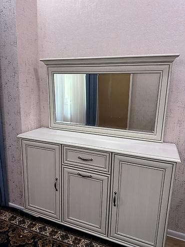 Klassik üslubda qonaq otağı mebel dəsti Tərkibi: - Geniş güzgülü