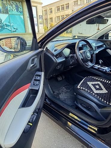 Aksesuarlar və tüninq: MG (emblemli) sedan, il 2022. Üstündəki yazıya görə: “təcili satılır — 3