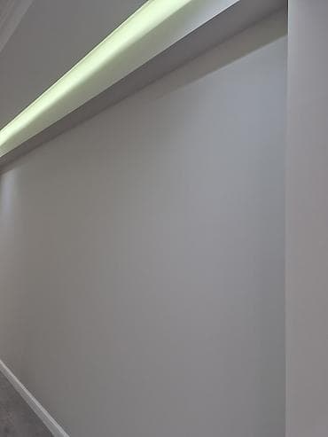 Dayələr: - Daxili dizayn: açıq-boz və ağ tonlarda müasir üslub, hamar divar — 5