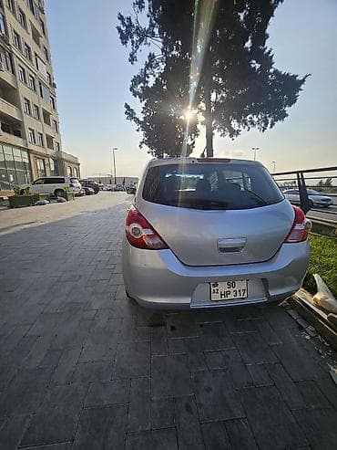 benzin bakı: Nissan Tiida: 1.6 l | 2008 il Sedan — 8