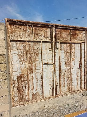 gencede ev: Satılır: daş hasarla əhatələnmiş həyət evi və torpaq sahəsi — 2