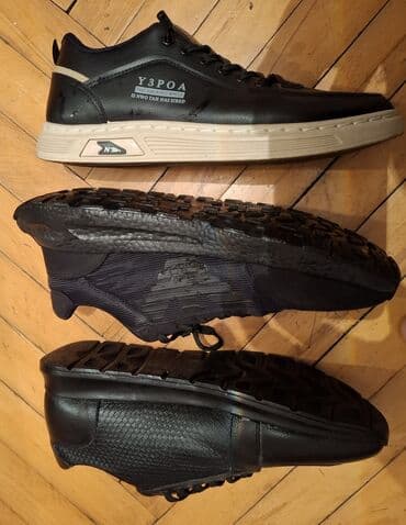 ağ krasofkalar oglan ucun: Kişi idman ayaqqabıları dəsti - Model: üç müxtəlif cüt (üstü dəri — 1