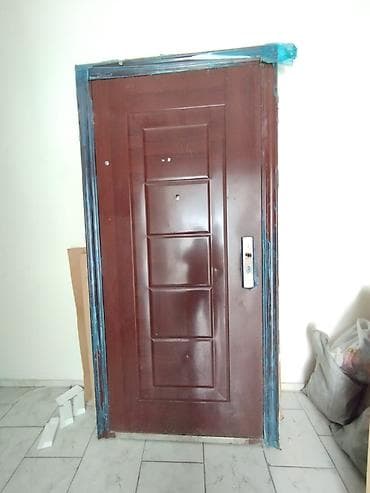 6 qapıdır. 2si hamam, tualet qapısıdır. Sex malı deyil, əldə — 1