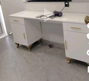 şüşə qapı: Yeni, Makiyaj üçün masa, Güzgüsüz — 1