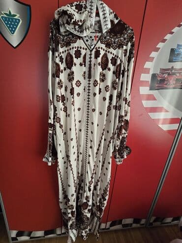 Məhsul: Medinədən alınmış qadın abayı - Bədən ölçüsü: 56 -