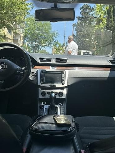 avto disklər: Volkswagen Passat TSI sedan - Kuzov: sedan, qara rəng - Mühərrik: TSI — 7