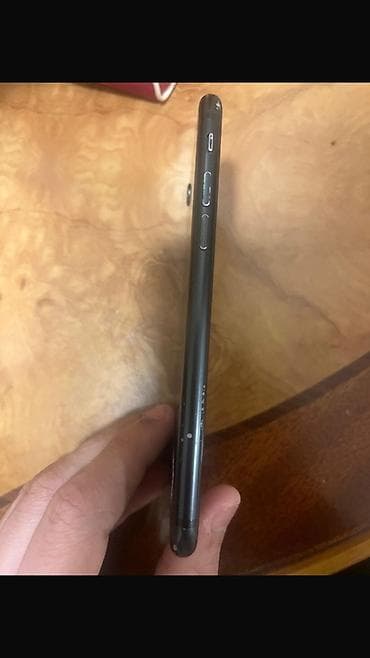 iphone 7 gence: IPhone SE 2020, Qara, Qırıq — 4