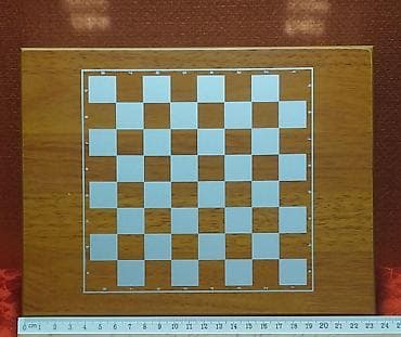 gitara qabi: İçki qabı dəsti şahmat lövhəsi ilə birlikdə satılır. Üzərində Alov — 4