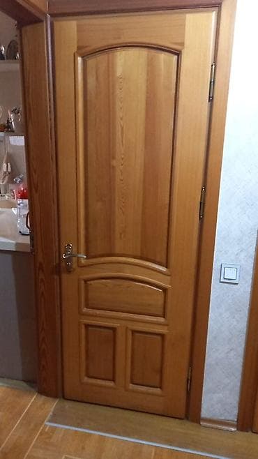 Taxta otaq qapısı 2 ədəd var. 1 qapı üçün 300 Azn cəmi 600 Azn. -