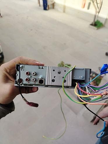 Dinamiklər və sabvuferlər: Maqnitol, JVC, AUX — 4