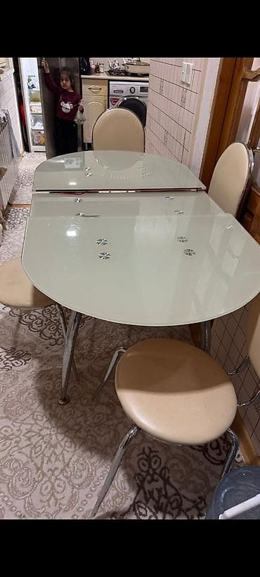 Qonaq otağı üçün, İşlənmiş, Oval masa, 4 stul