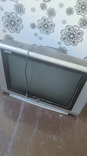 televizor altdiqi: JVC “Super Slim” kineskop televizor - Markası/modeli: JVC, ön paneldə — 2