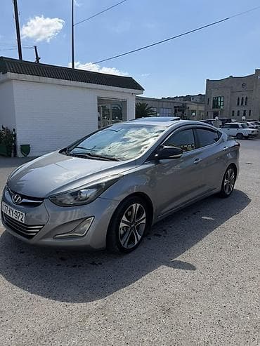 hunday matriks: Hyundai Elantra sedan – gümüşü rəng, aerodinamik kuzov və qara rəngli — 5