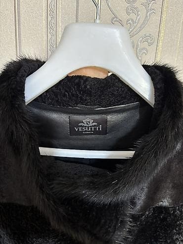 VESUTTI Exclusive qadın üst geyimi - Model: qara rəngli, qısa-orta — 2