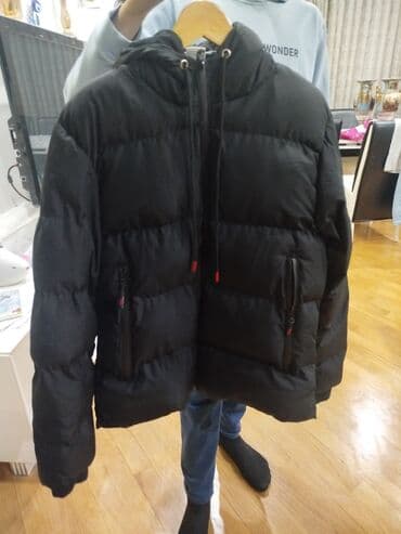 Qış üçün qalın, qara rəngli şişmə gödəkçə - Kapüşonlu dizayn, baş və