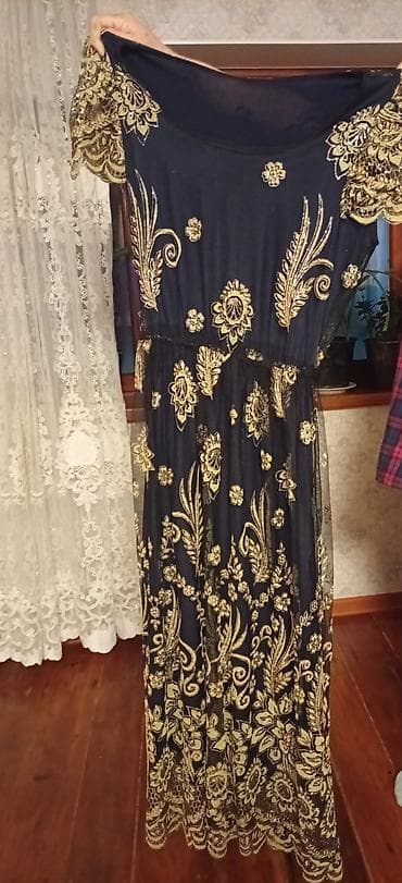 Zərif gecə/libas paltarı - Rəng: qara əsas, üzərində qızılı naxış və