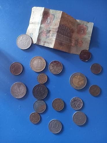Müxtəlif ölkə və dövrlərə aid pul vahidlərindən ibarət kolleksiya — 1