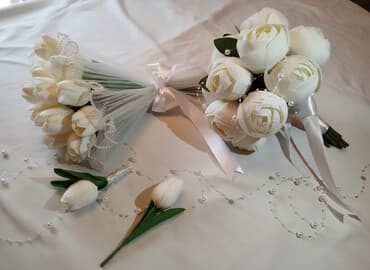 Ağ rəngli toy buketi dəsti - Dəst tərkibi: - 1 ədəd gəlin buketi lalafo.az -da Ağ rəngli toy buketi dəsti - Dəst tərkibi: - 1 ədəd gəlin buketi