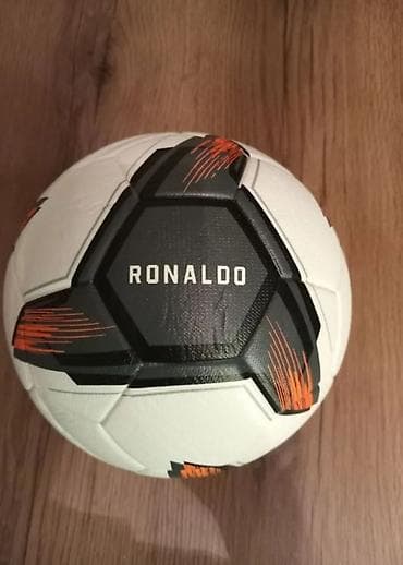 ronaldo real madrid forması: Məhsul: Futbol topu – “RONALDO/CR7” temalı Xüsusiyyətlər: - Dizayn — 5