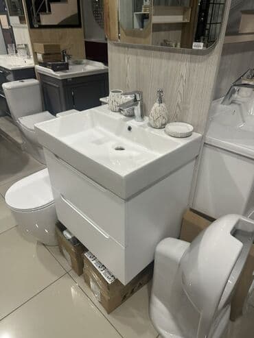 мойка шкаф для кухни: Ağ rəngli keramika Çanaq və iki geniş siyirməli ağ qapalı şkafı olan — 5