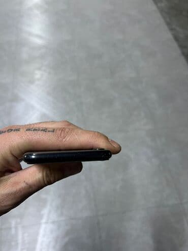 Daraq panellər: IPhone SE 2020, Qara, Barmaq izi — 3