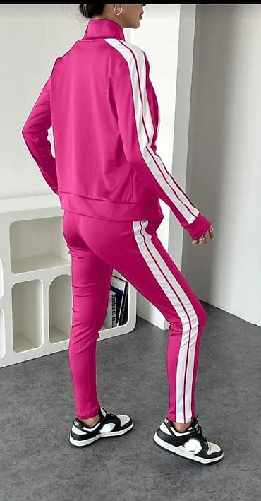 Женский спортивный кастюм.Размер S