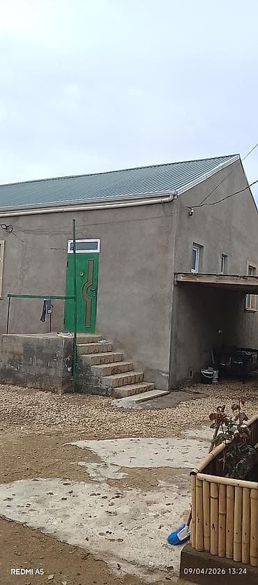 1 mərtəbəli fərdi yaşayış evi - Ümumi plan: həyəti olan, pilləkənlə