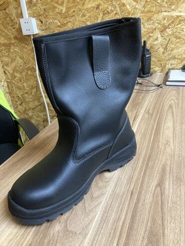 batinka modelleri: Məhsul: İşçi çəkməsi (qara, uzun boğaz) Təsvir: - Material: qalın — 2