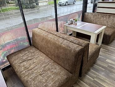 masa kafe: Skameykalar ilə, Düz masa, Digər adam sayı — 4