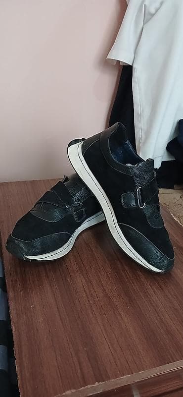 Dəri Ayaqqabı 42 razmer geyinilib söküyü cırıgı yoxdur satılır 15