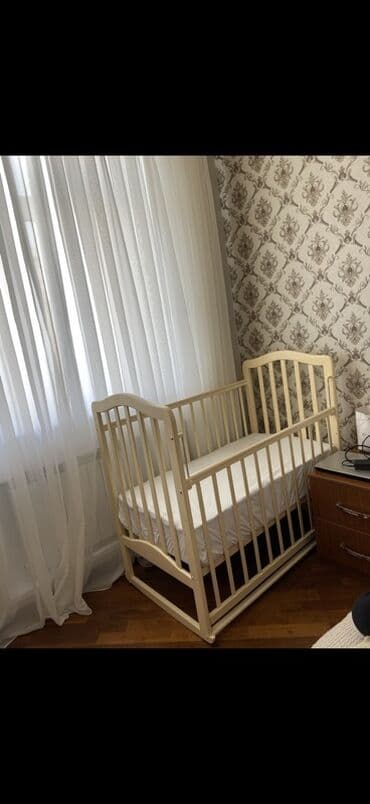 Oğlan və qız üçün, Dördbucaq, Beşik, Dəstsiz, Matras ilə, Yellənmə mexanizmsiz